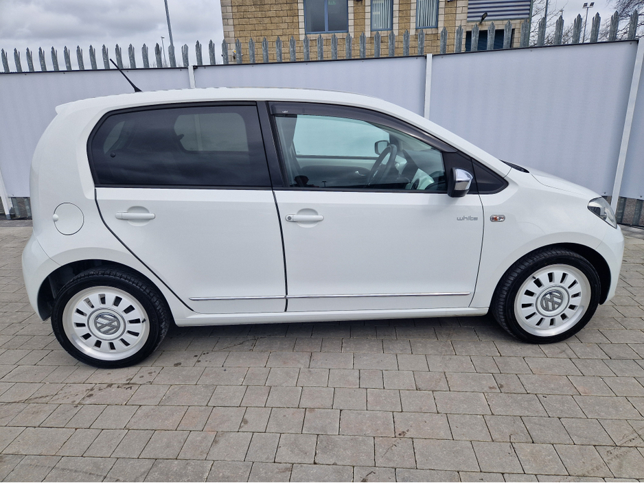 2014 Volkswagen up! - image 11