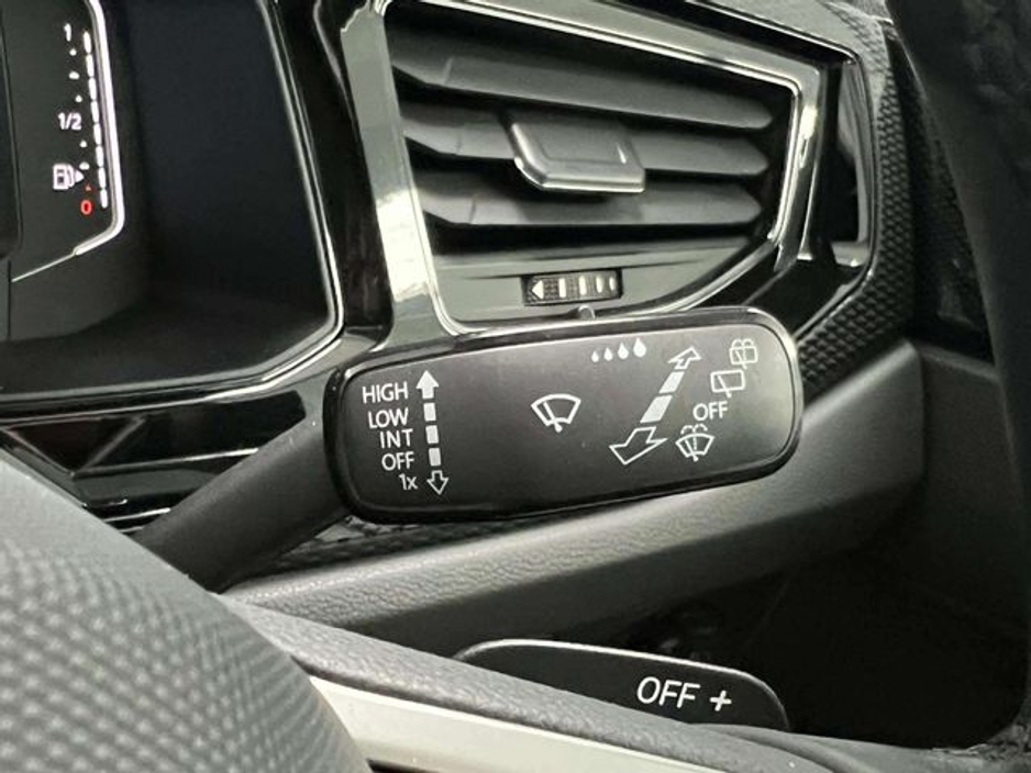 2022 Volkswagen Polo - image 25