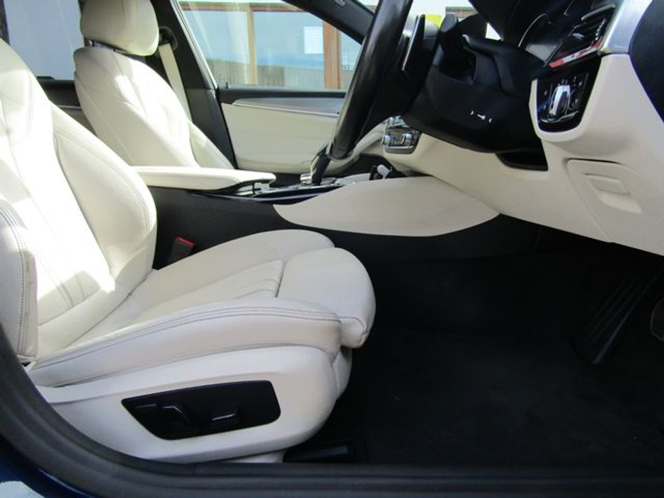 2018 BMW 5 Series - image 15