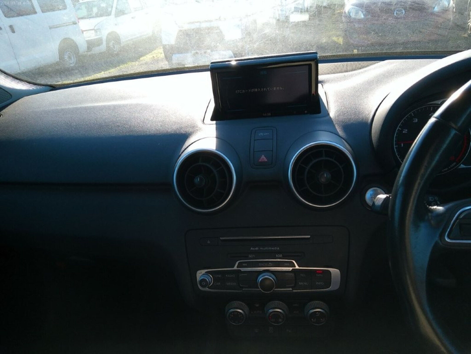 2017 Audi A1 - image 11