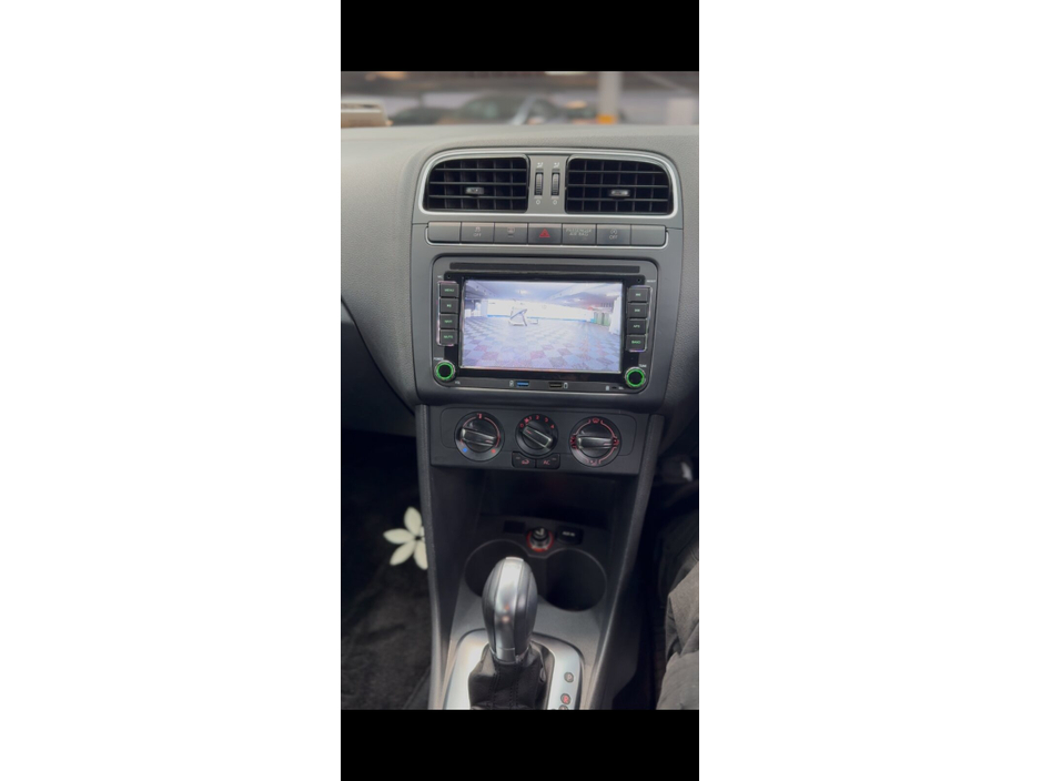 2014 Volkswagen Polo - image 9