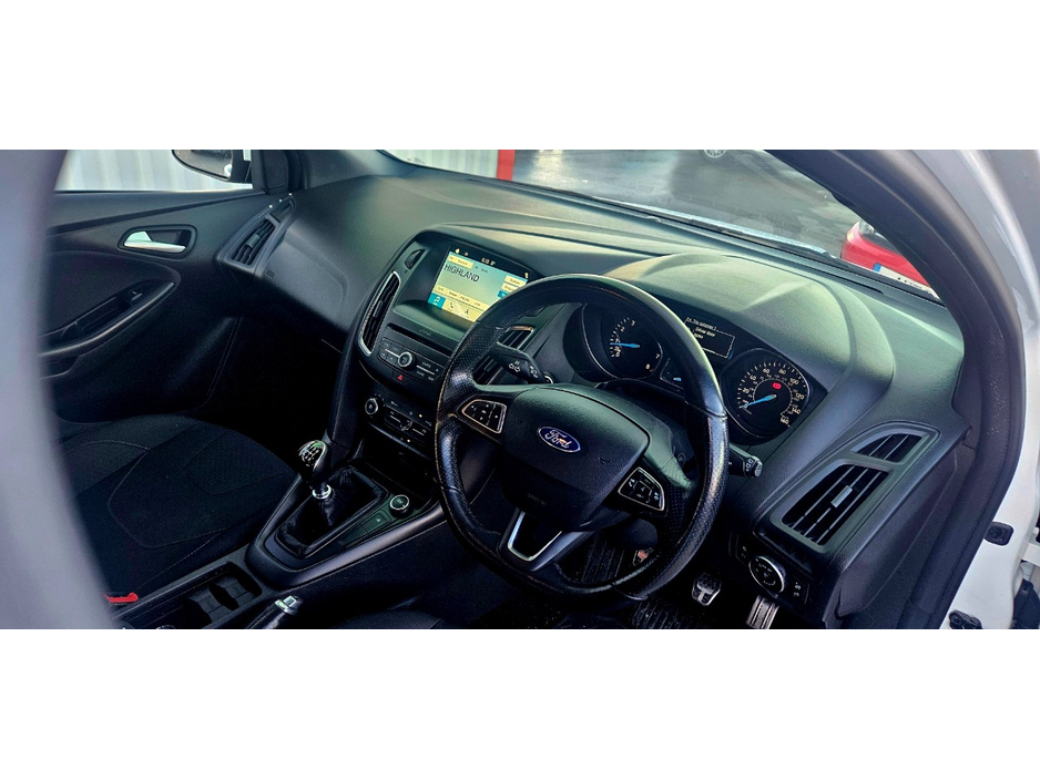 2018 Ford Focus - image 22