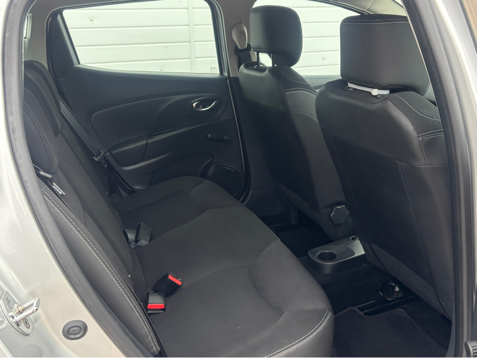 2015 Renault Clio - image 6