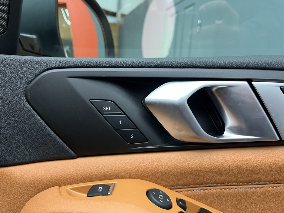 2022 BMW X5 ONLY 7K KMS! €59950! 2022 BMW X5 XDRIVE45E 3.0 AUTOMATIC / CRUISE CONTROL / 360° PARKING CAMERA / PANORAMIC SUNROOF / ELECTRIC MEMORY & HEATED SEATS €59,950