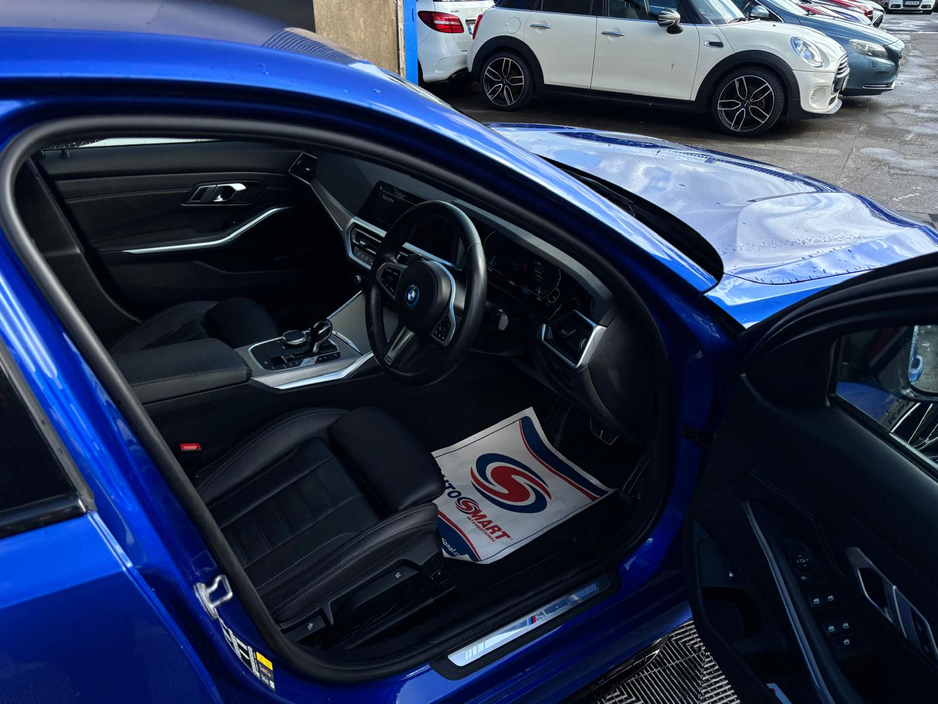 2022 BMW 3 Series - image 4