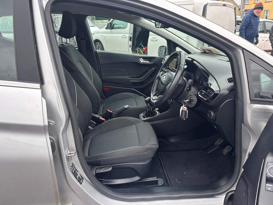2018 Ford Fiesta - image 8