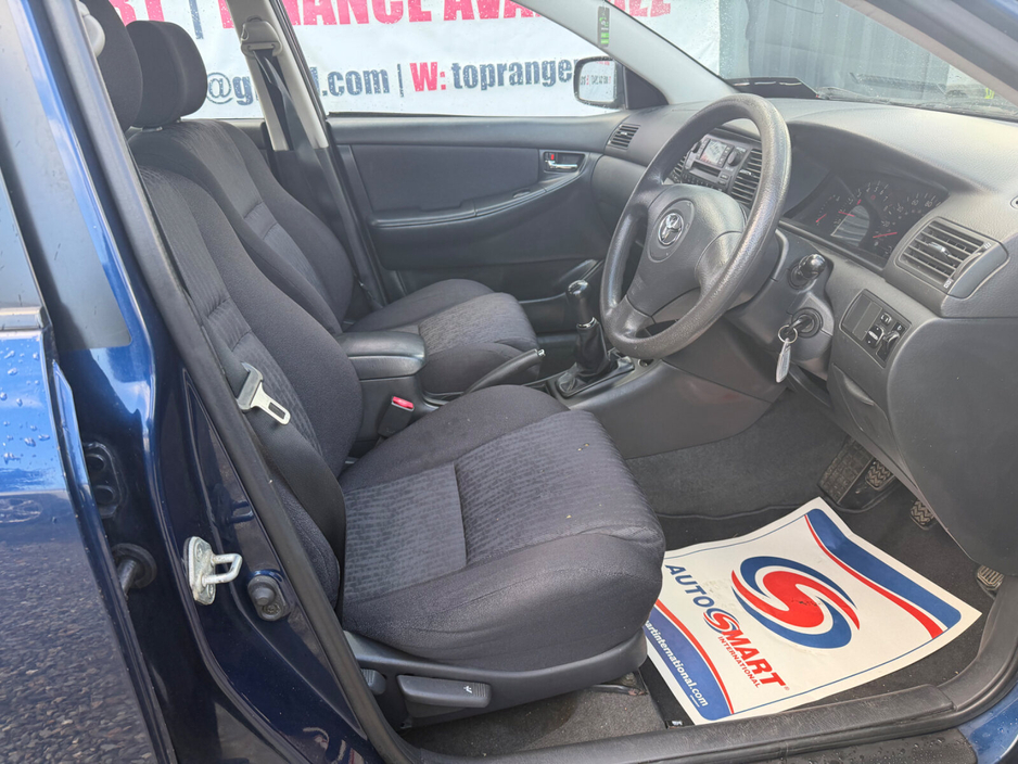 2004 Toyota Corolla - image 10