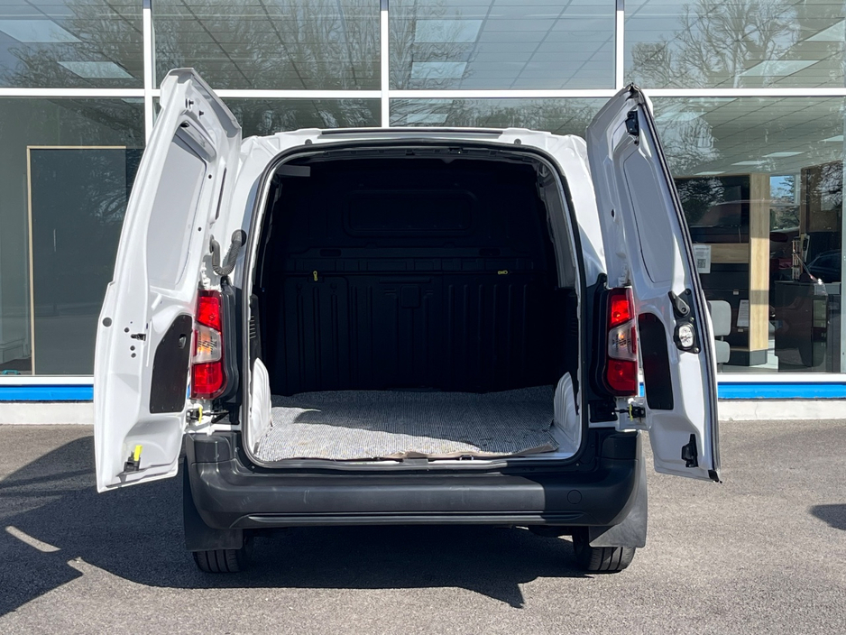 2023 Citroen Berlingo - image 10