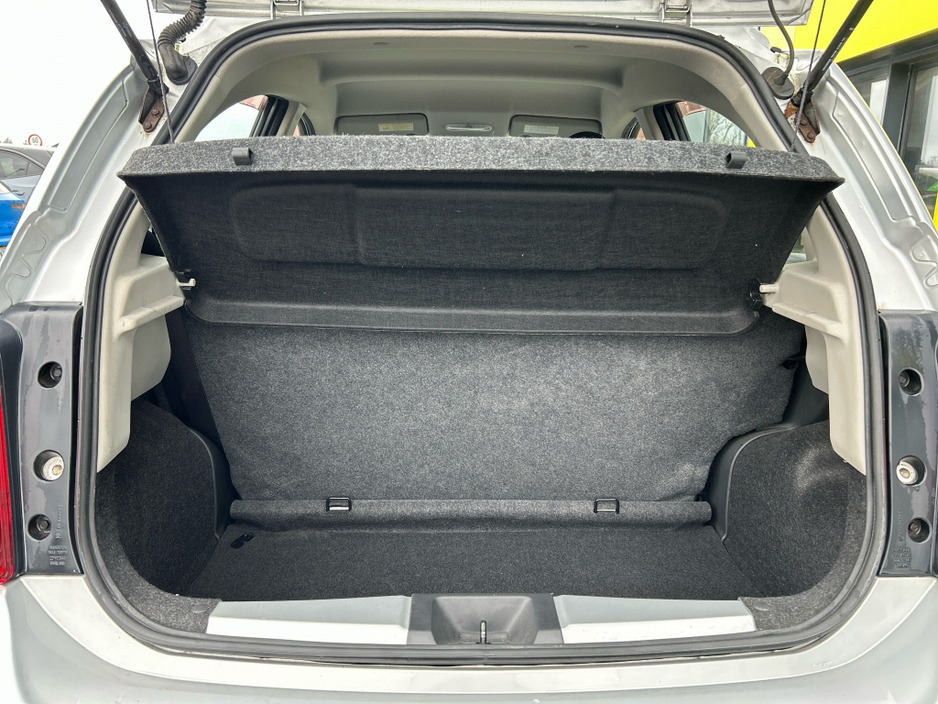 2013 Nissan Micra - image 12