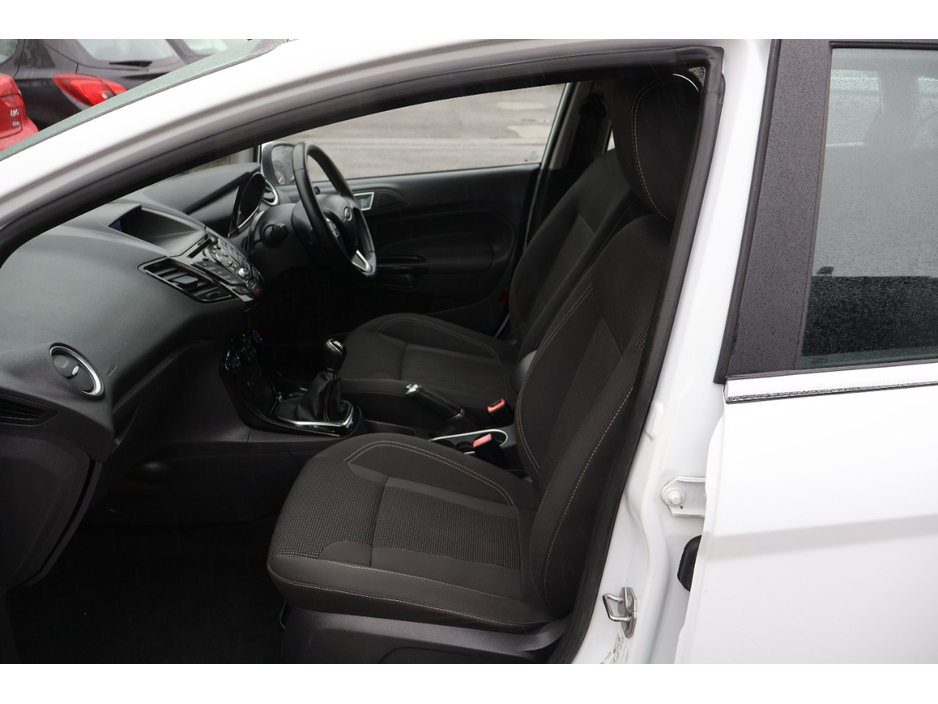 2017 Ford Fiesta - image 28