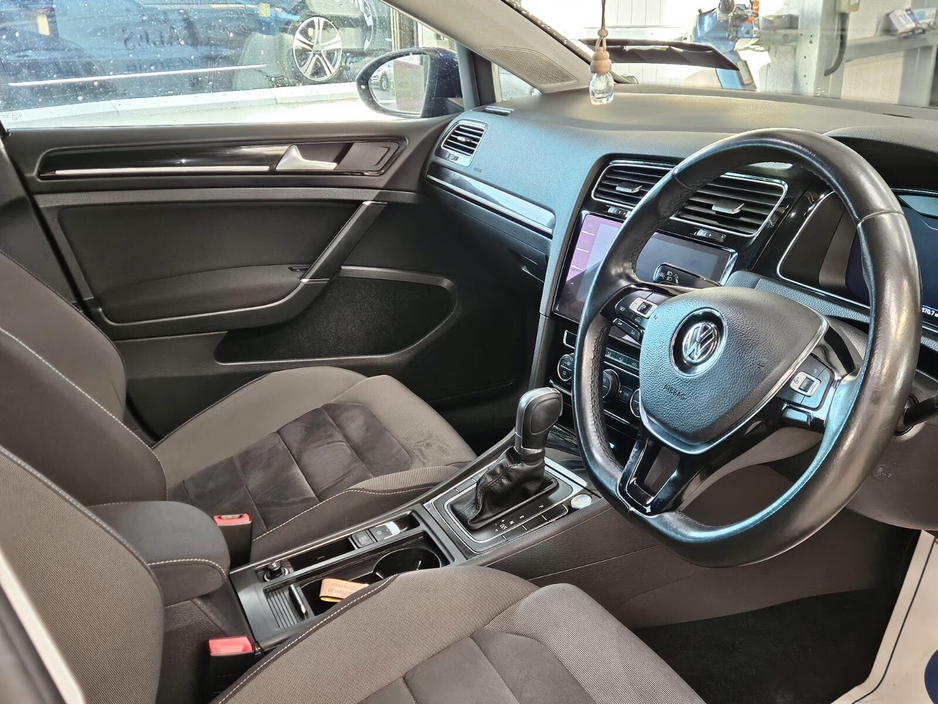 2017 Volkswagen Golf - image 17