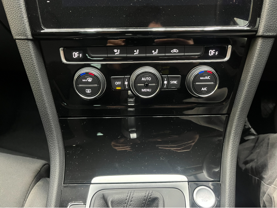 2018 Volkswagen Golf - image 18