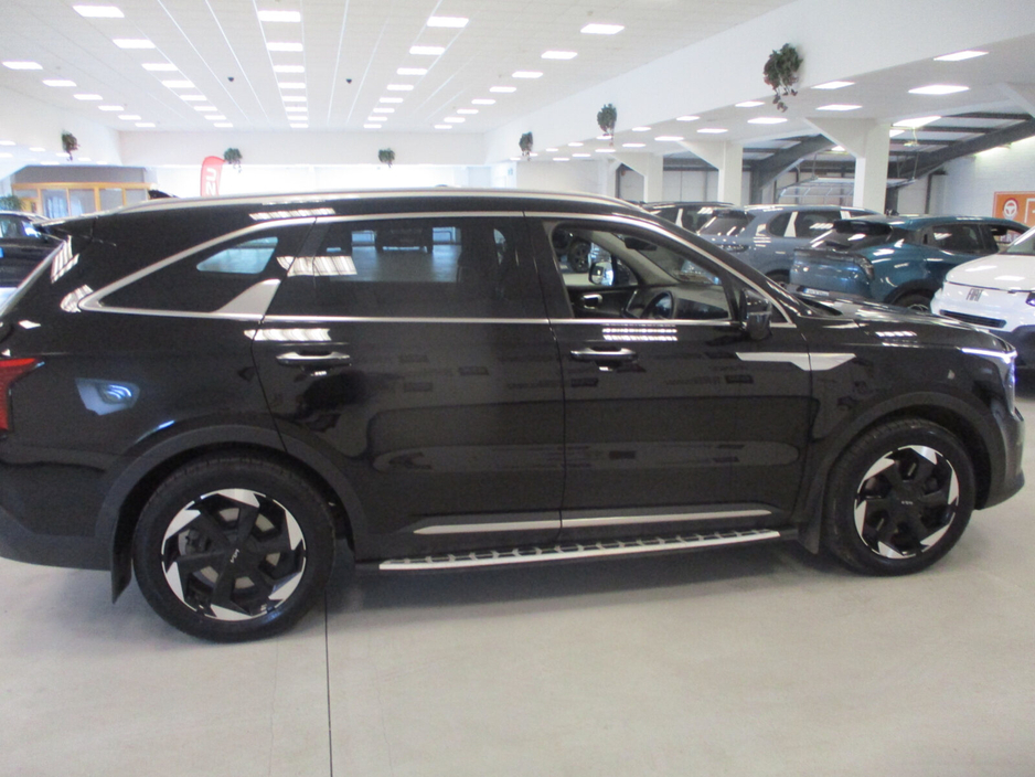 2025 Kia Sorento - image 5