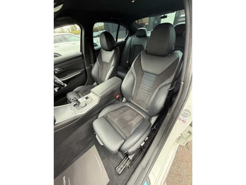 2020 BMW 3 Series - image 16