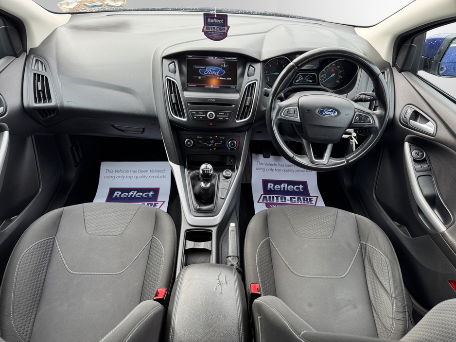 2016 Ford Focus - image 14