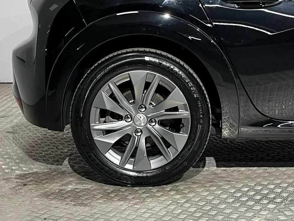 2023 Peugeot 208 - image 10