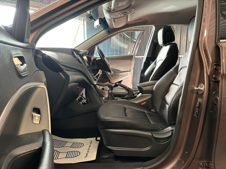 2014 Hyundai Santa Fe - image 25