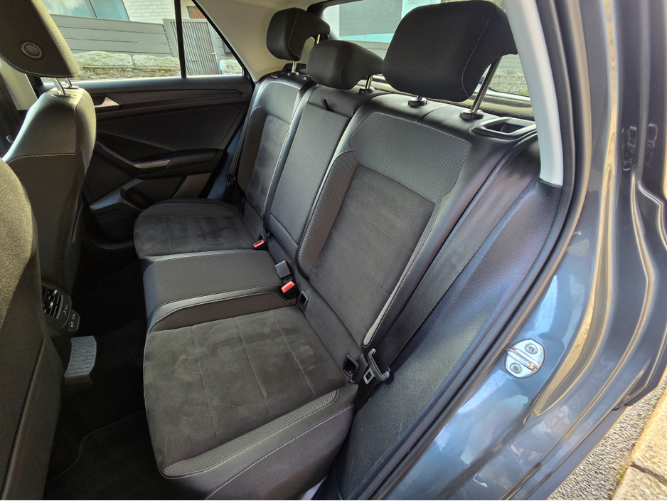 2023 Volkswagen T-Roc - image 9