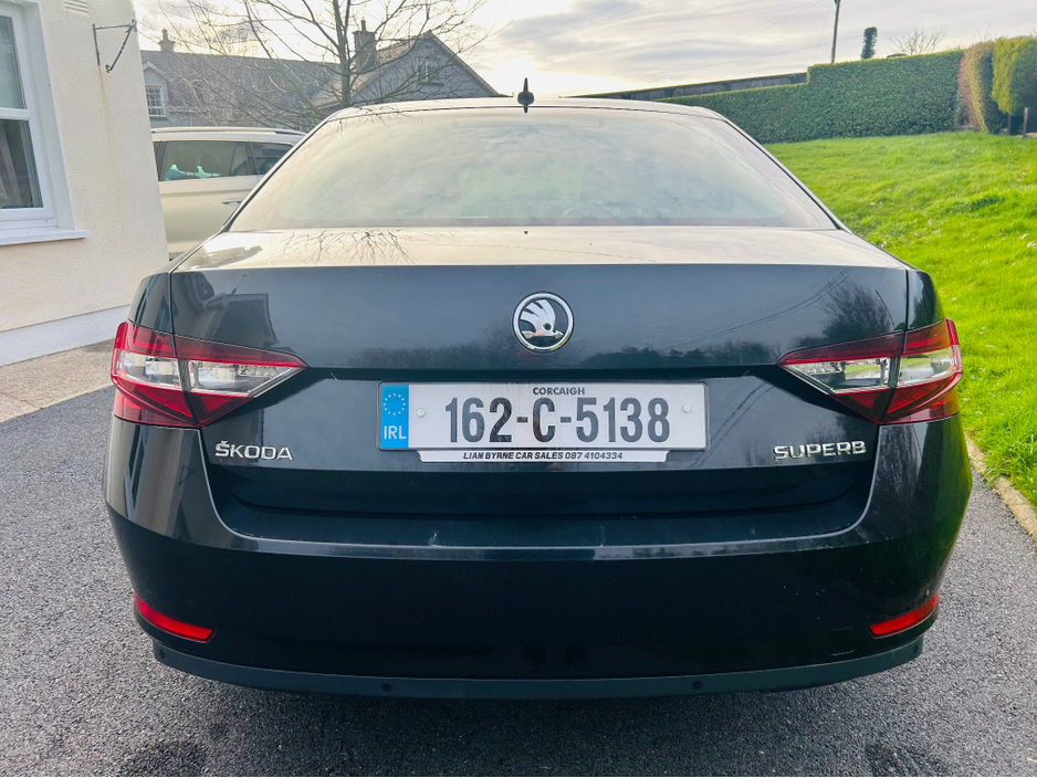 2016 Skoda Superb - image 9