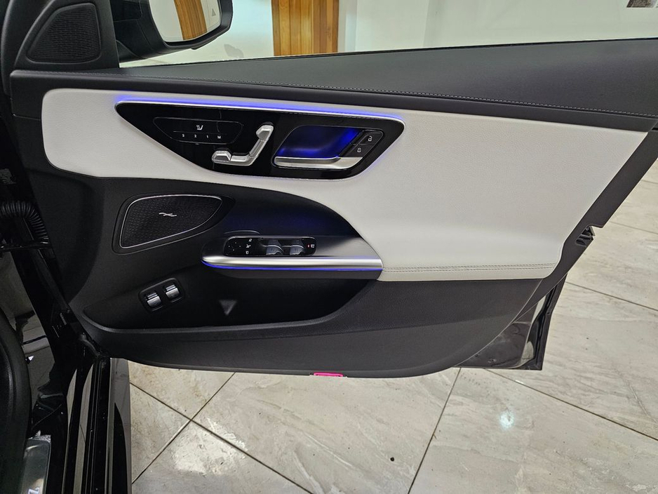 2025 Mercedes-Benz C Class PREMIUM // BLACK WITH IVORY €58,950