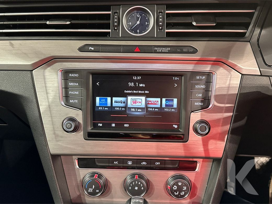 2016 Volkswagen Passat - image 18