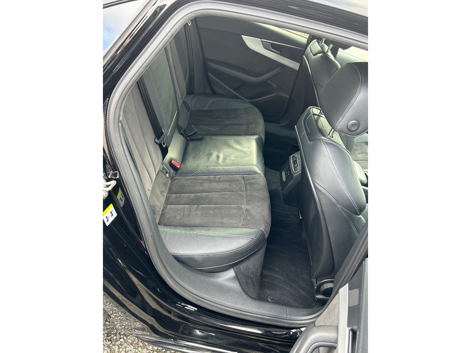 2018 Audi A4 - image 9