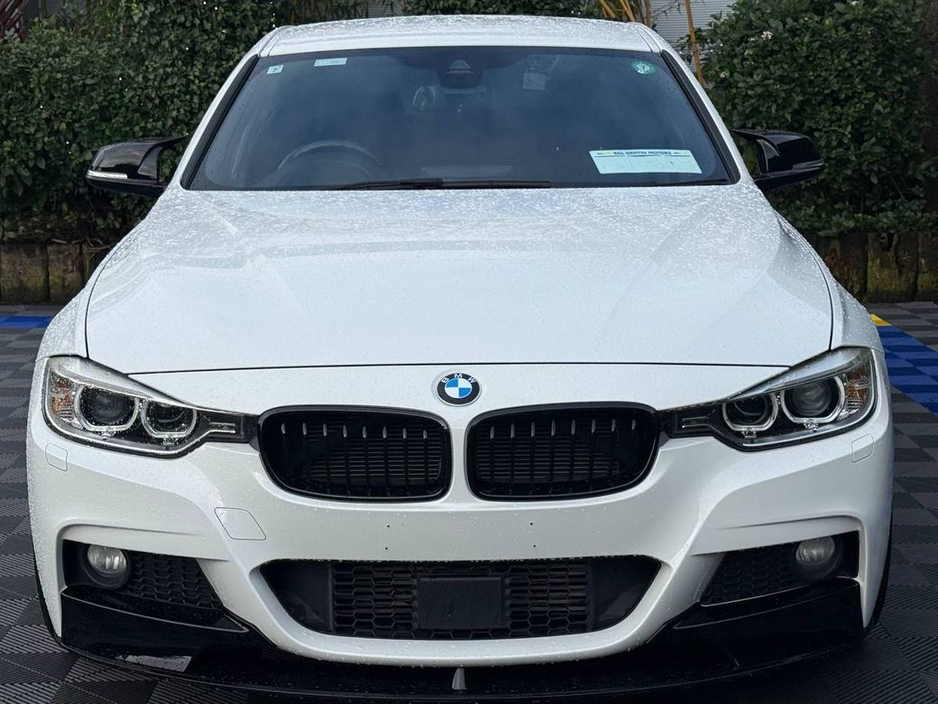 2015 BMW 3 Series 320d M-SPORT COMPETITION // HEADS-UP DISPLAY // LEATHER M-SPORT INTERIOR // REVERSE CAMERA €18,750