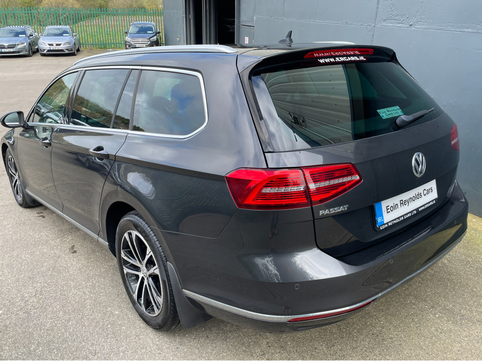 2019 Volkswagen Passat - image 6