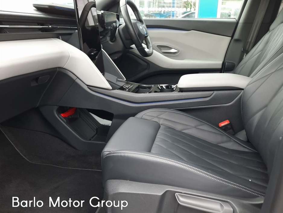 2024 Ford Explorer - image 8