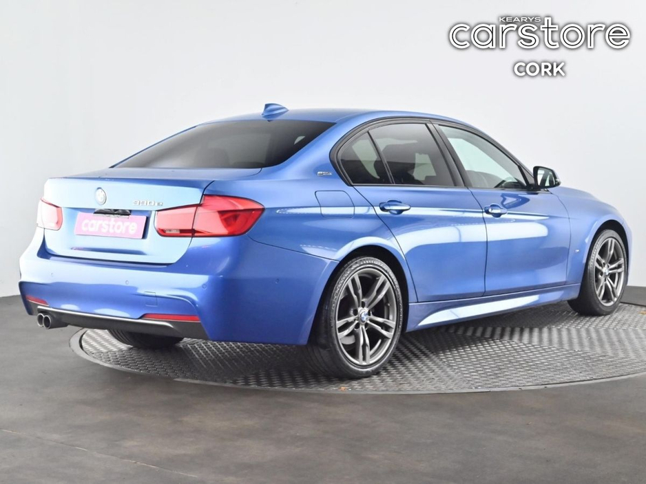 2016 BMW 3 Series - image 5