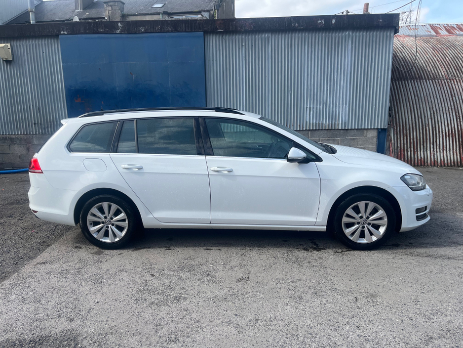 2016 Volkswagen Golf - image 2