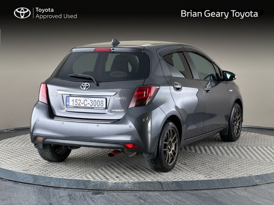 2015 Toyota Yaris - image 2