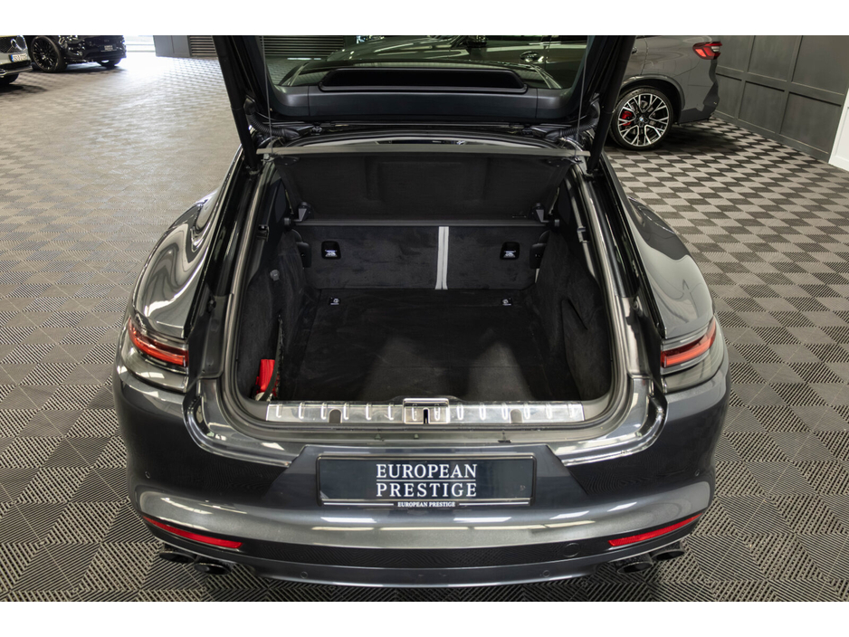2018 Porsche Panamera - image 13