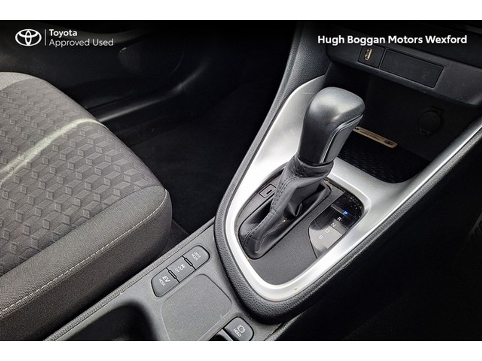 2023 Toyota Yaris HYBRID LUNA, VERY LOW MILEAGE! €23,995