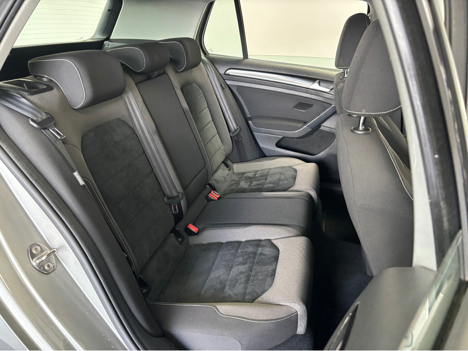 2013 Volkswagen Golf - image 12