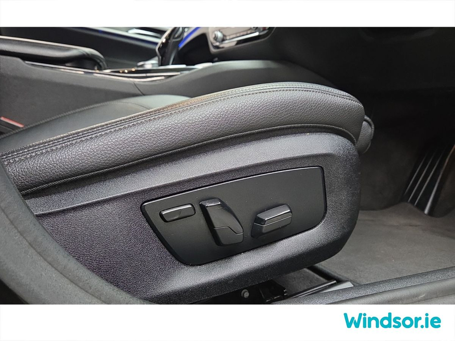 2019 BMW 5 Series - image 17