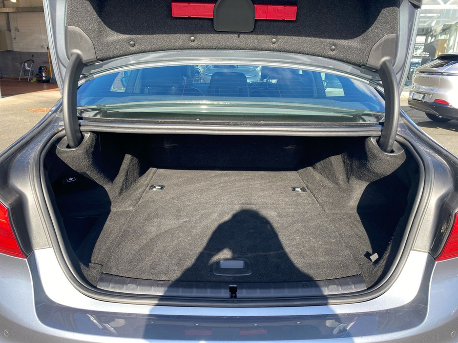 2020 BMW 5 Series - image 19