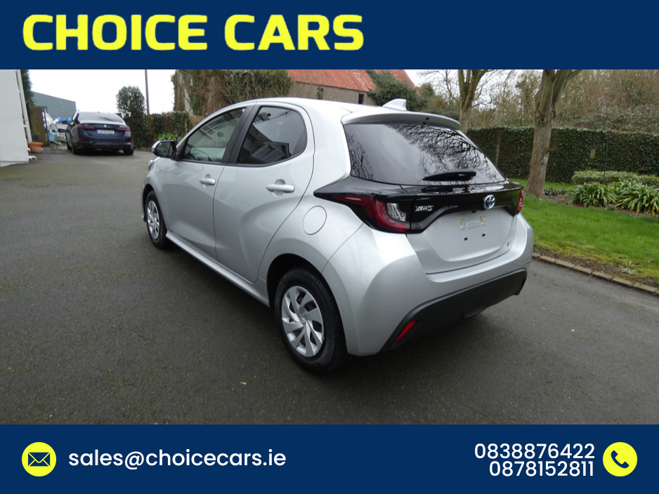 2021 Toyota Yaris - image 4