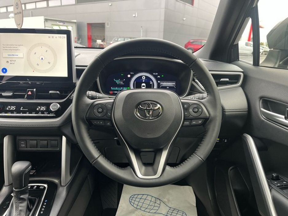 2025 Toyota Corolla Cross - image 9