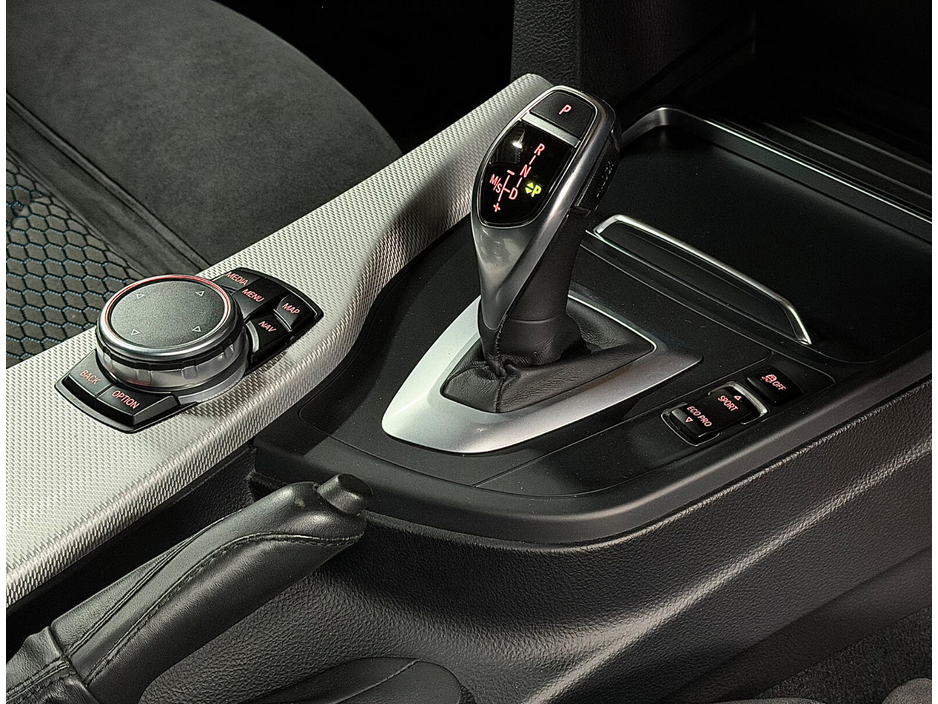 2017 BMW 3 Series - image 40