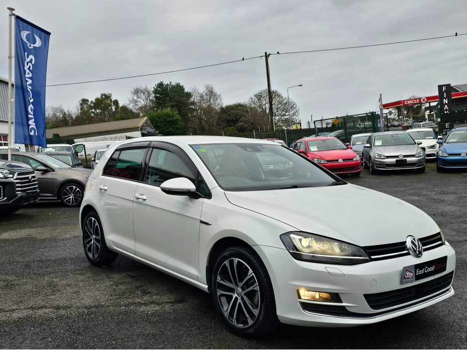 2014 Volkswagen Golf - image 2