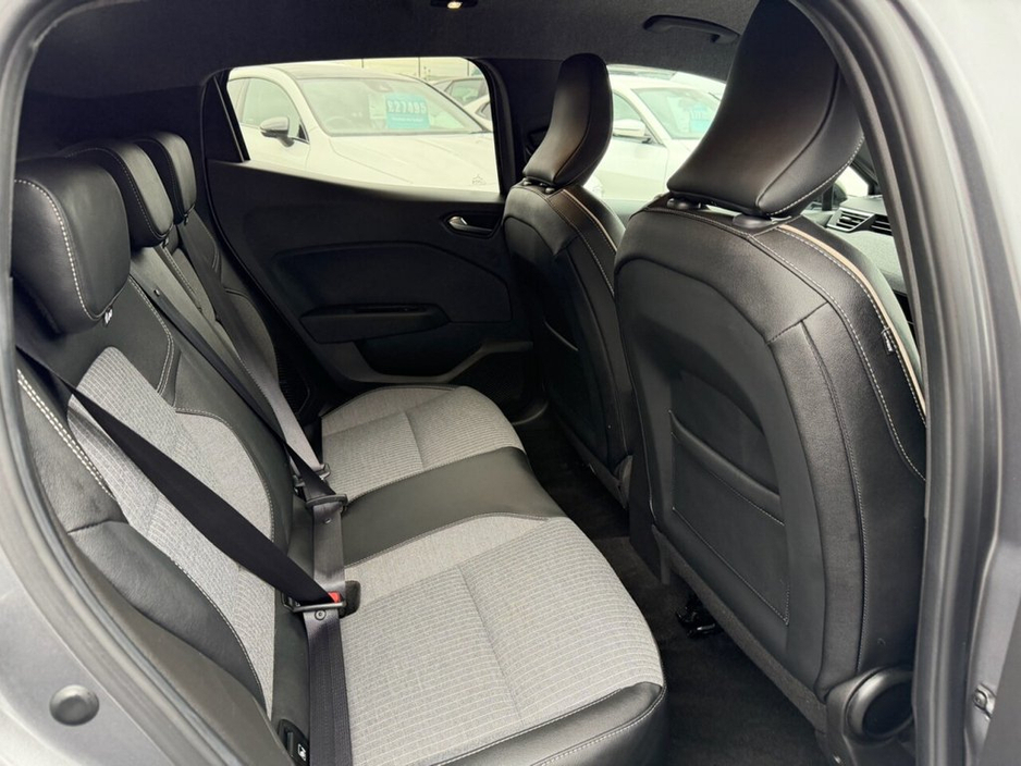 2024 Renault Clio - image 21