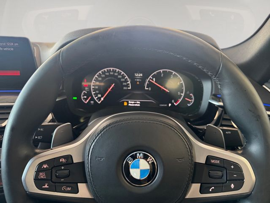 2020 BMW 5 Series - image 13