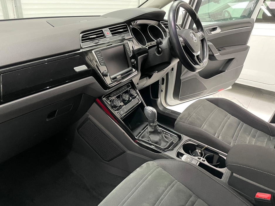 2017 Volkswagen Touran  €16,995