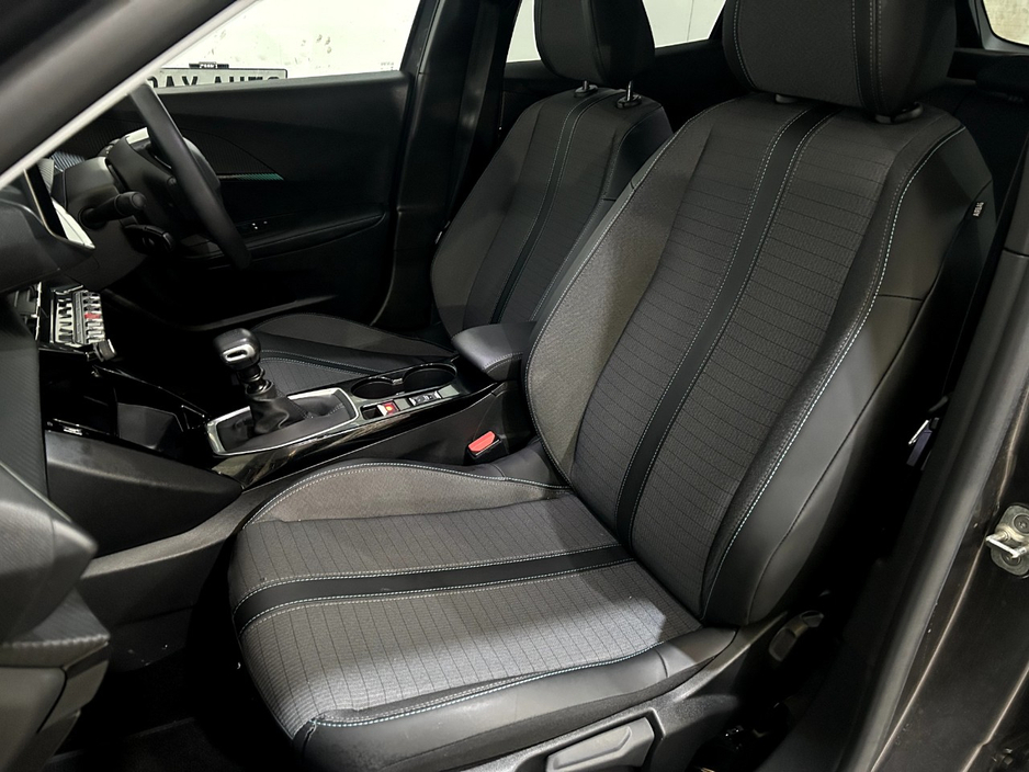 2022 Peugeot 2008 - image 8