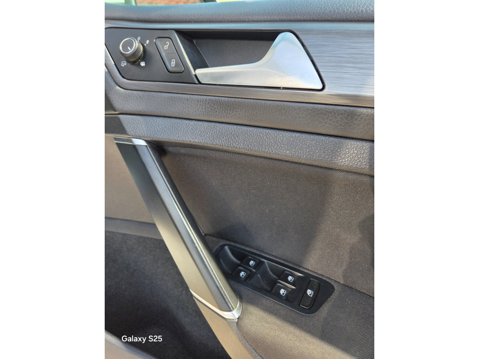 2017 Volkswagen Golf - image 21