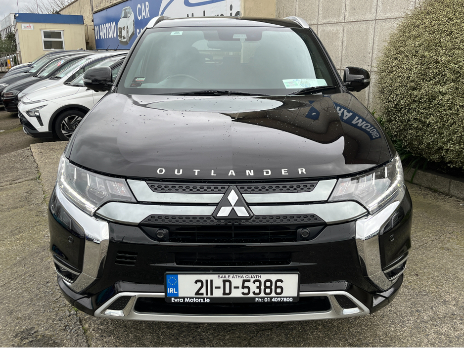 2021 Mitsubishi Outlander - image 2
