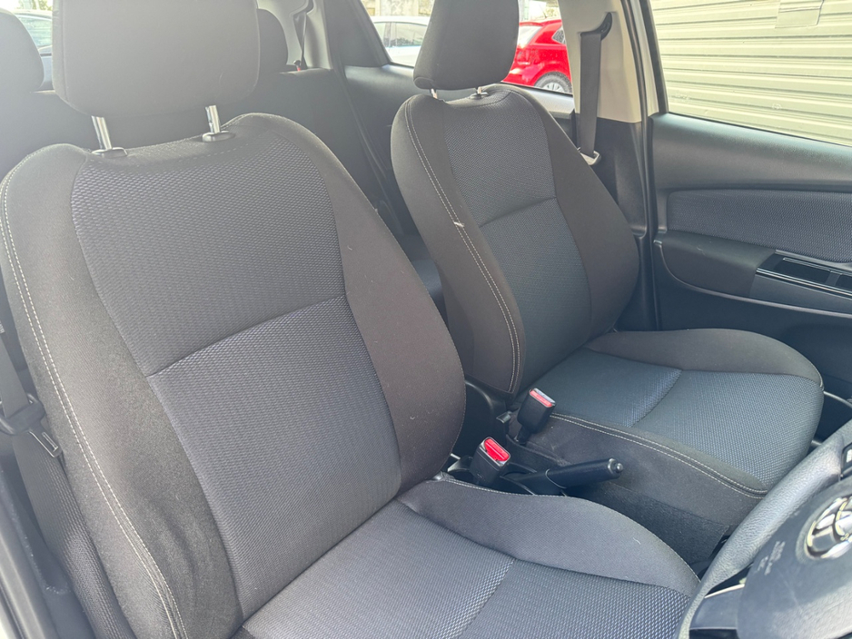 2018 Toyota Yaris - image 8