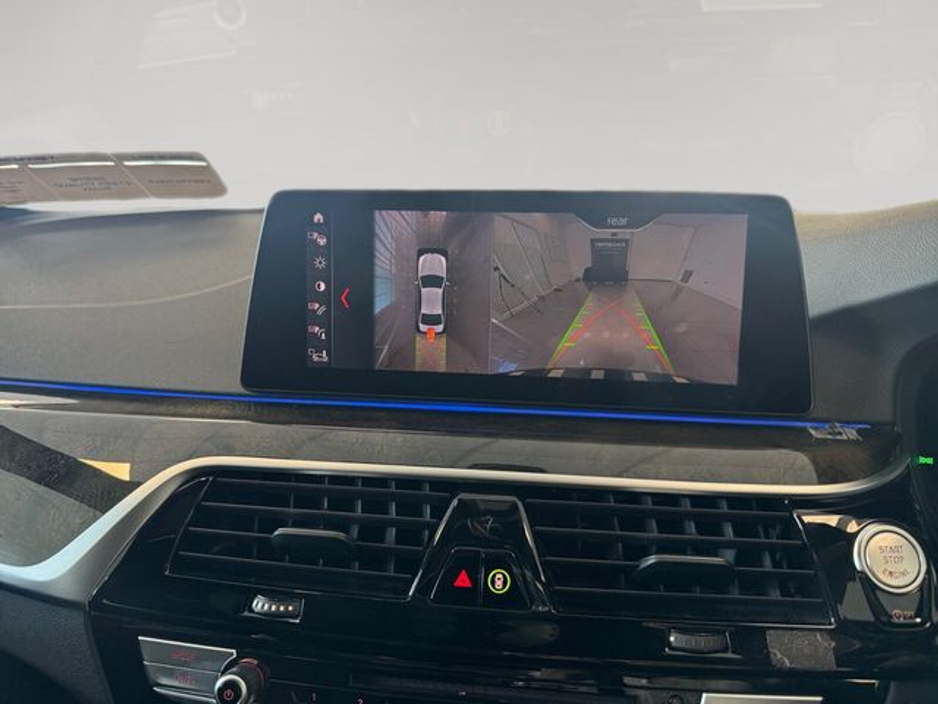 2020 BMW 5 Series - image 14