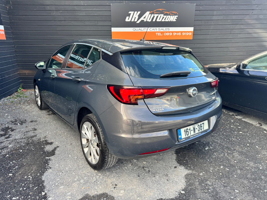 2016 Opel Astra - image 4